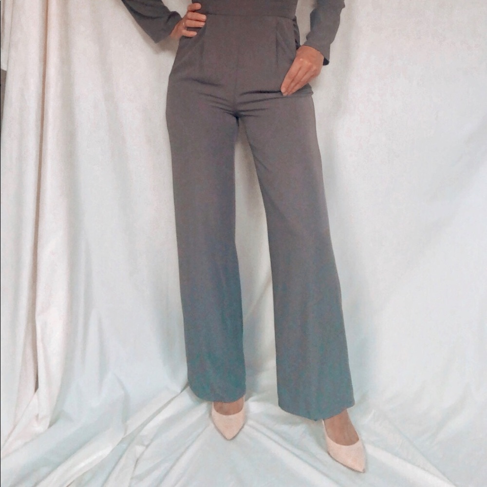 Never worn deep v-neck jumpsuit - Picture 6 of 6
